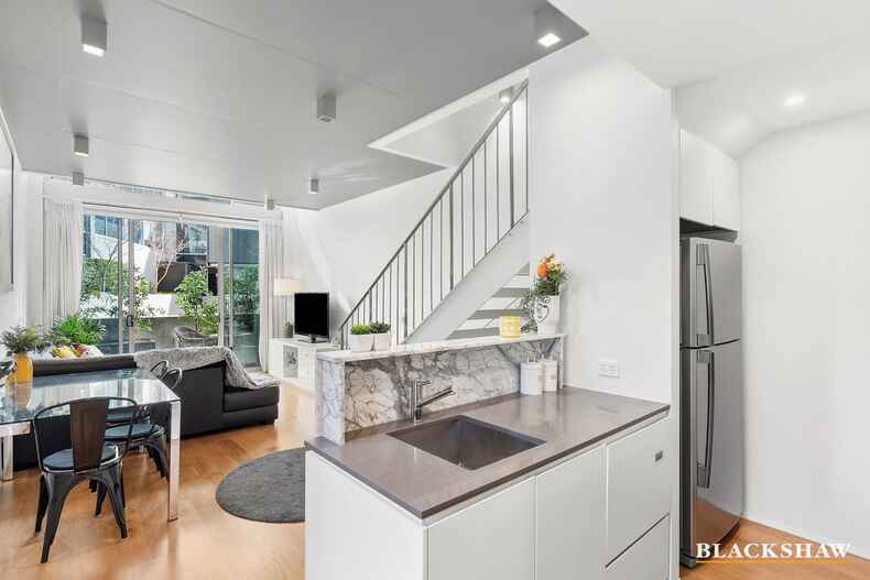 8/5 Burbury Close Barton 8/5 Burbury Close Barton