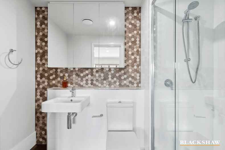 14/35 Oakden Street Greenway