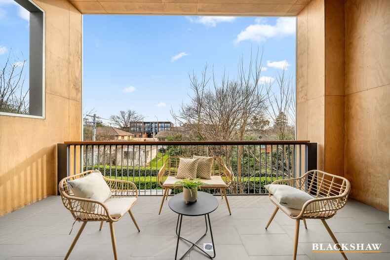 15/50 Lowanna Street Braddon