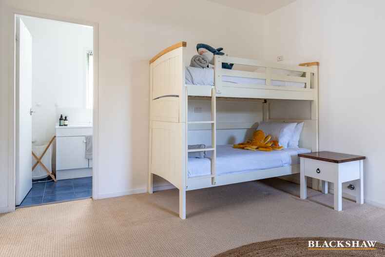 2/5 Karana Close Long Beach 2/5 Karana Close Long Beach