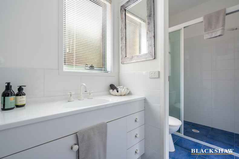 2/5 Karana Close Long Beach 2/5 Karana Close Long Beach