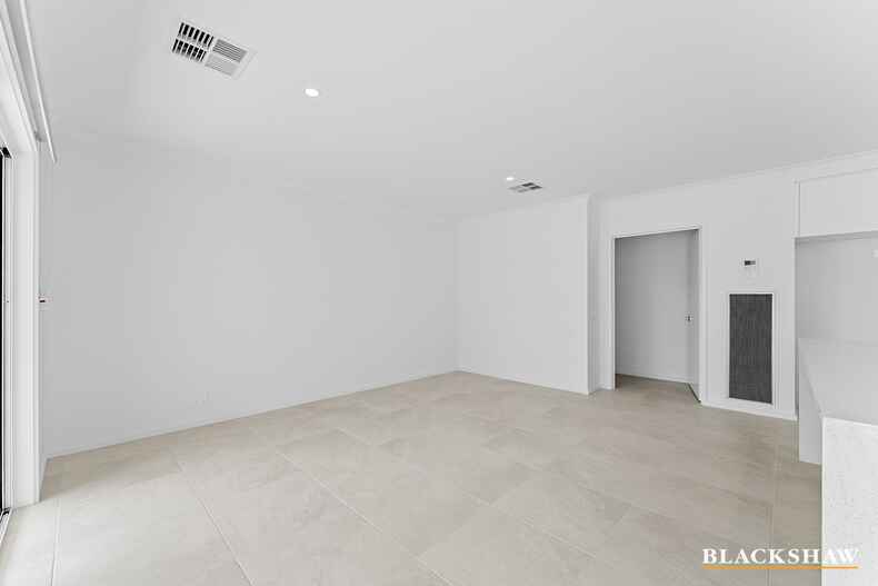 8 Hollitt Street Googong 8 Hollitt Street Googong