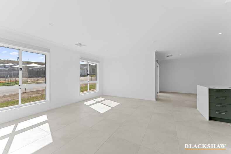 8 Hollitt Street Googong 8 Hollitt Street Googong