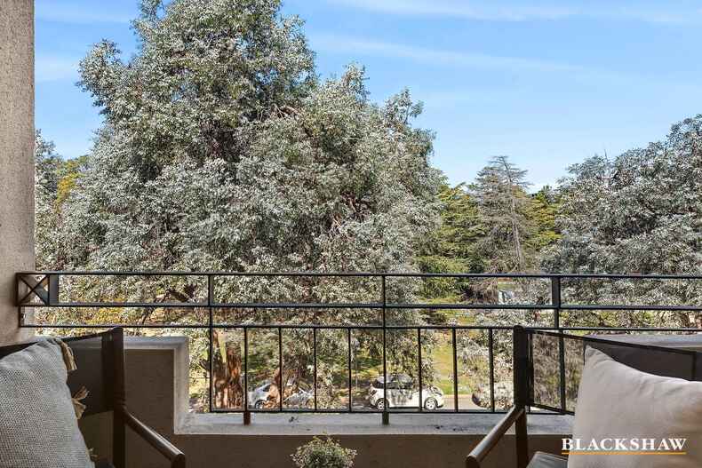 42/60  Henty Street Braddon