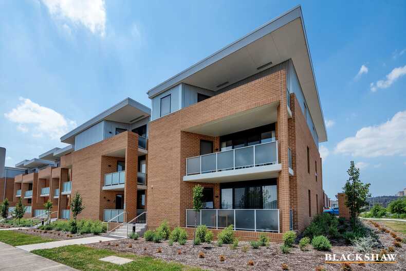 8/22 Cornelius Street Coombs