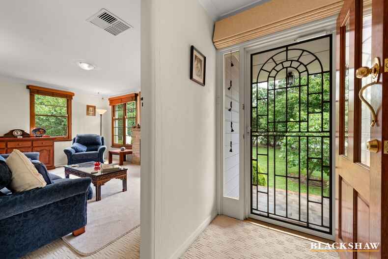 16 Bailey Place Yarralumla