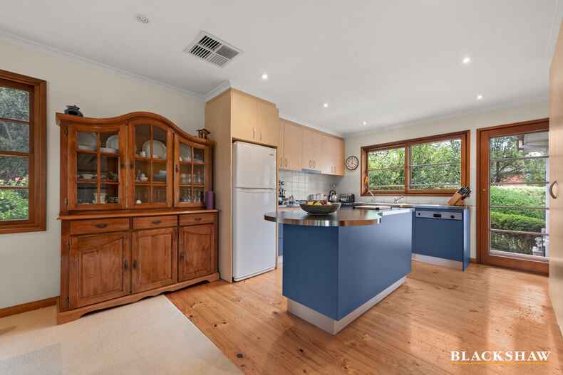 16 Bailey Place Yarralumla