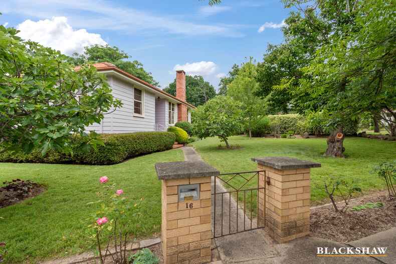 16 Bailey Place Yarralumla