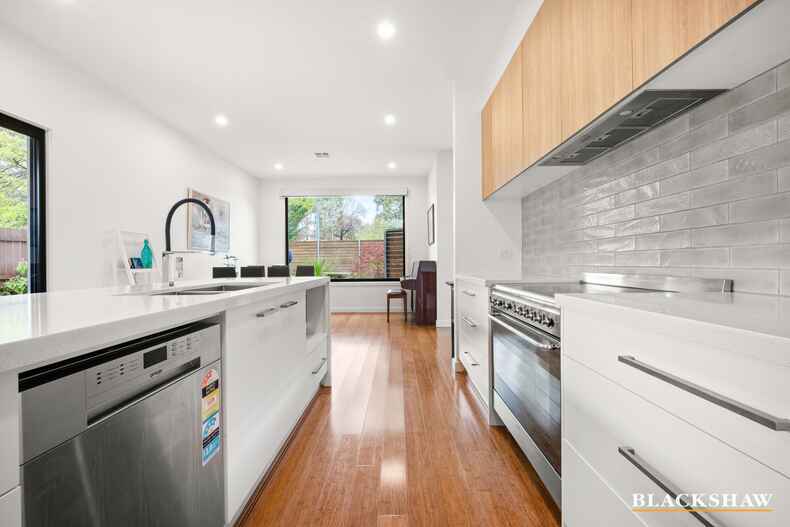 1/11 Aurora Close Mawson