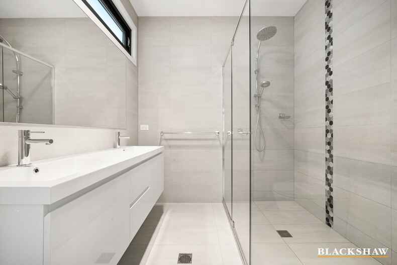 1/11 Aurora Close Mawson