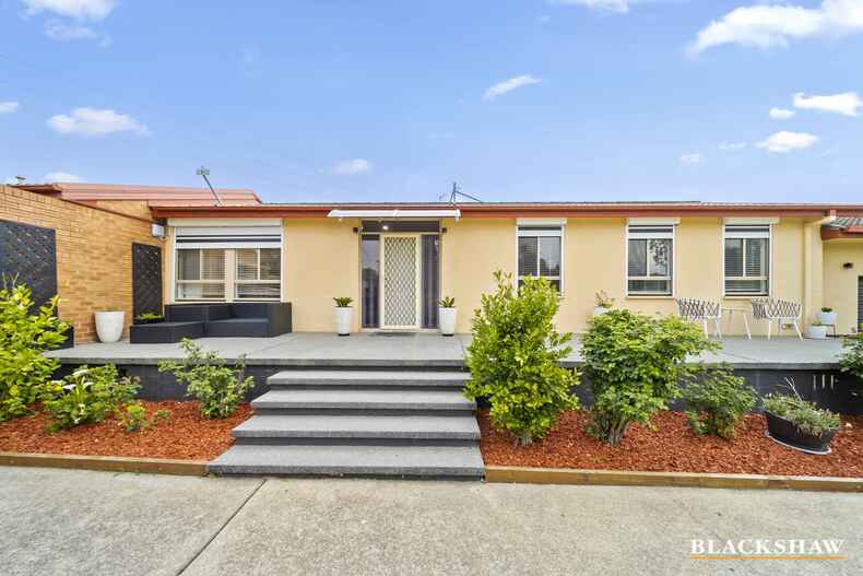 2/11 Yarrow Street Queanbeyan East
