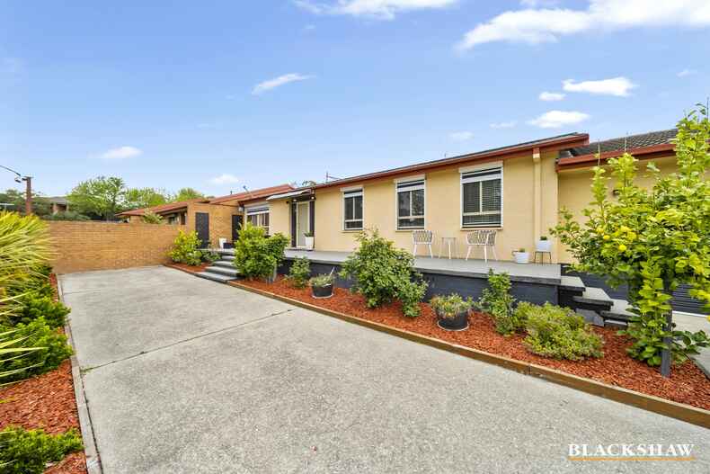 2/11 Yarrow Street Queanbeyan East