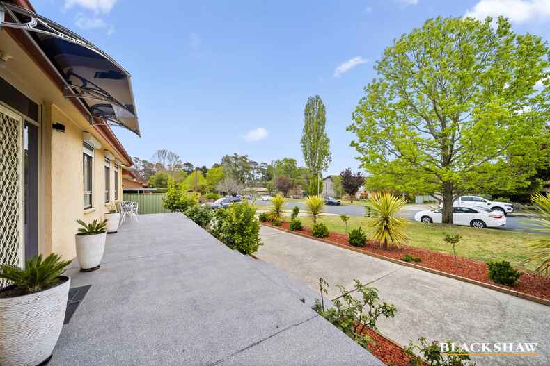 2/11 Yarrow Street Queanbeyan East