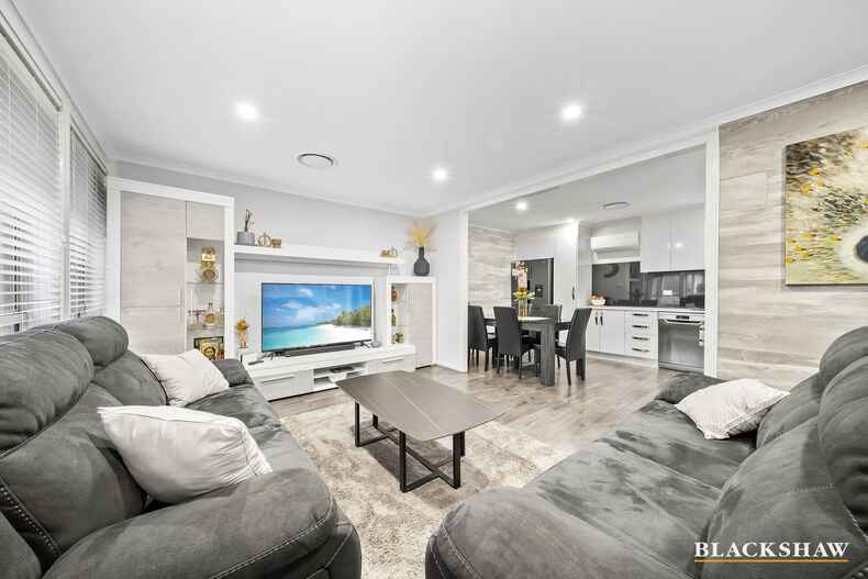 2/11 Yarrow Street Queanbeyan East