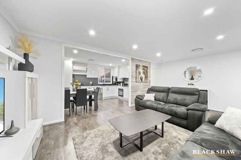 2/11 Yarrow Street Queanbeyan East