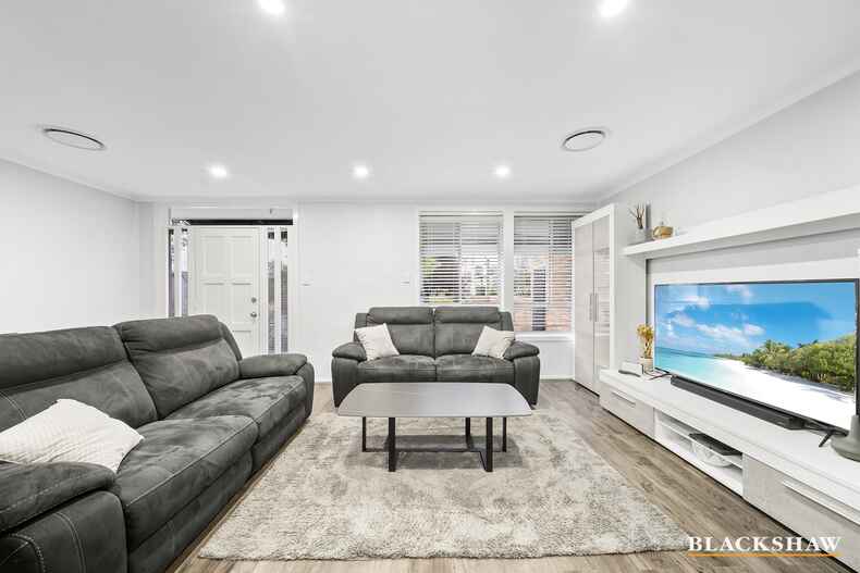 2/11 Yarrow Street Queanbeyan East