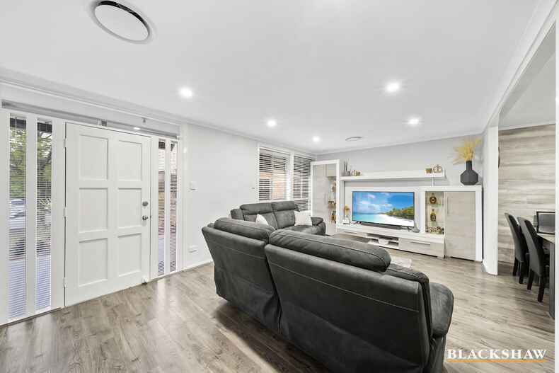 2/11 Yarrow Street Queanbeyan East