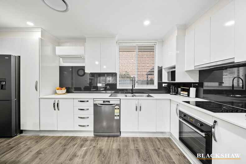 2/11 Yarrow Street Queanbeyan East