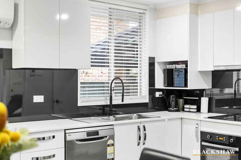 2/11 Yarrow Street Queanbeyan East