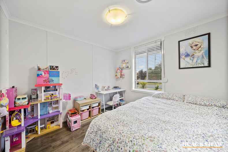 2/11 Yarrow Street Queanbeyan East