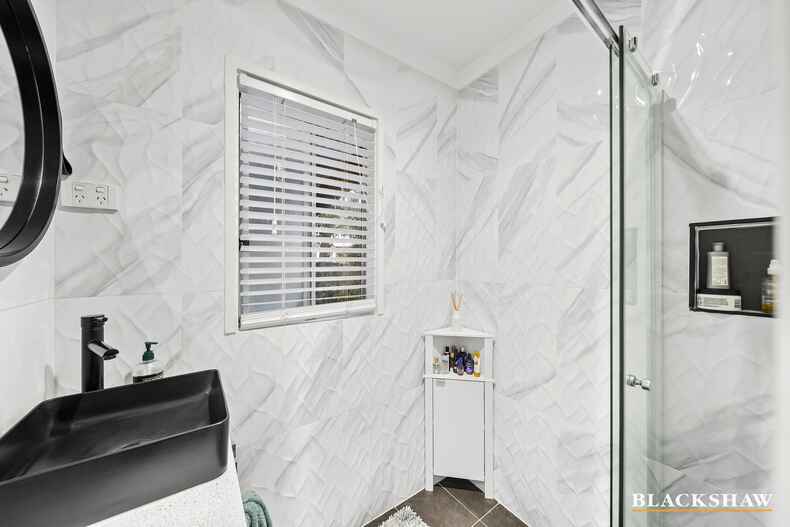 2/11 Yarrow Street Queanbeyan East