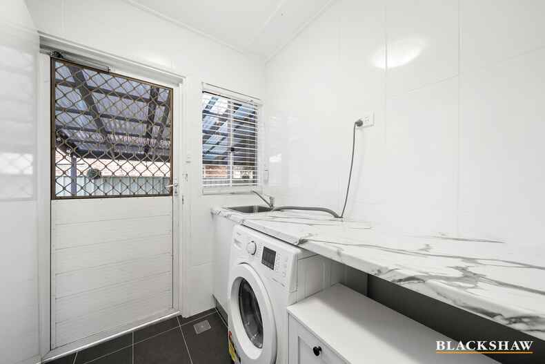 2/11 Yarrow Street Queanbeyan East