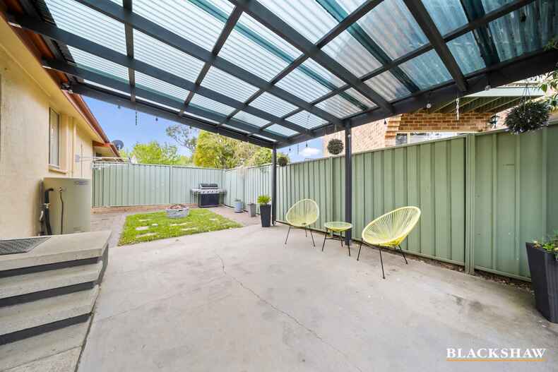 2/11 Yarrow Street Queanbeyan East