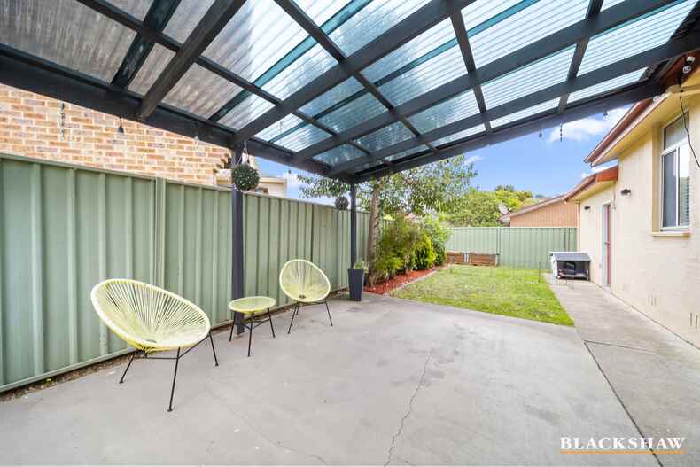 2/11 Yarrow Street Queanbeyan East
