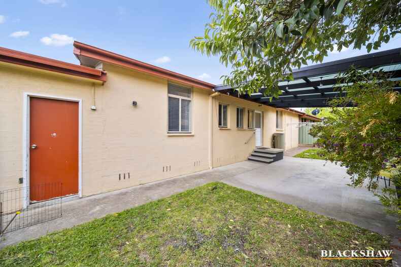 2/11 Yarrow Street Queanbeyan East