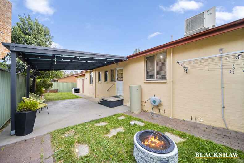 2/11 Yarrow Street Queanbeyan East