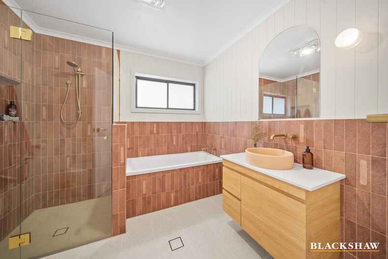 28 Chillagoe Street Fisher 28 Chillagoe Street Fisher