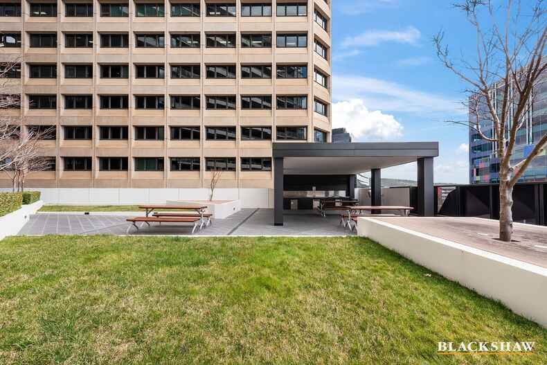 177/45 West Row City