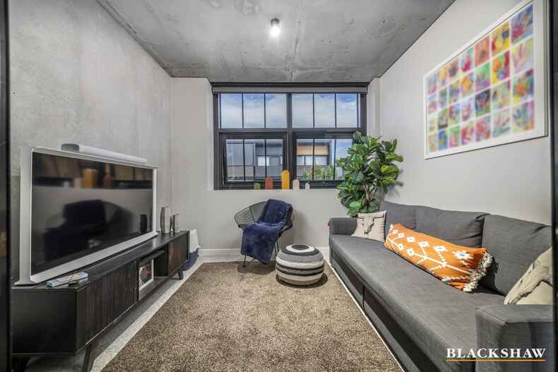 104/1 The Causeway  Kingston