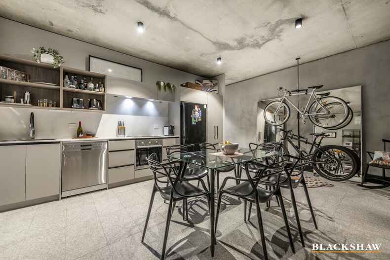 104/1 The Causeway  Kingston