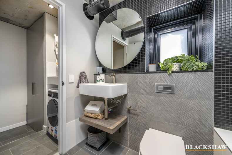 104/1 The Causeway  Kingston