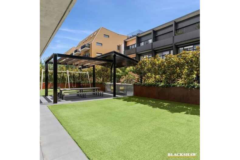 104/1 The Causeway  Kingston