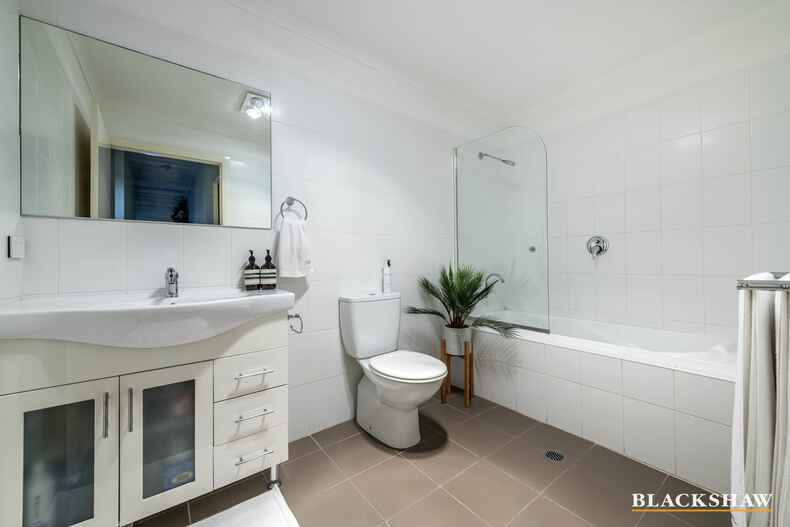 4/17 Bowman Street Macquarie