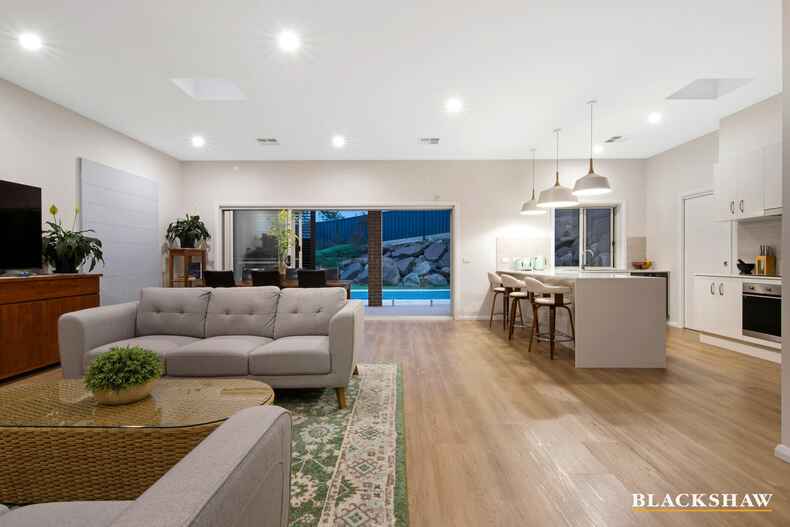 110 Freycinet Drive Sunshine Bay 110 Freycinet Drive Sunshine Bay