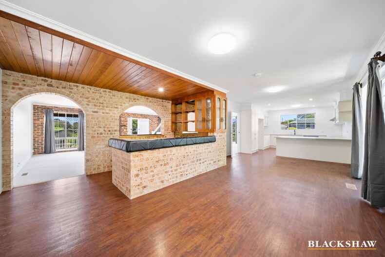 1 Crinoline Street Crestwood