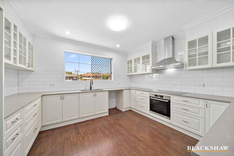 1 Crinoline Street Crestwood