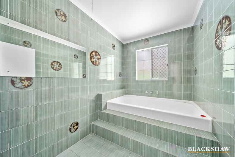 1 Crinoline Street Crestwood