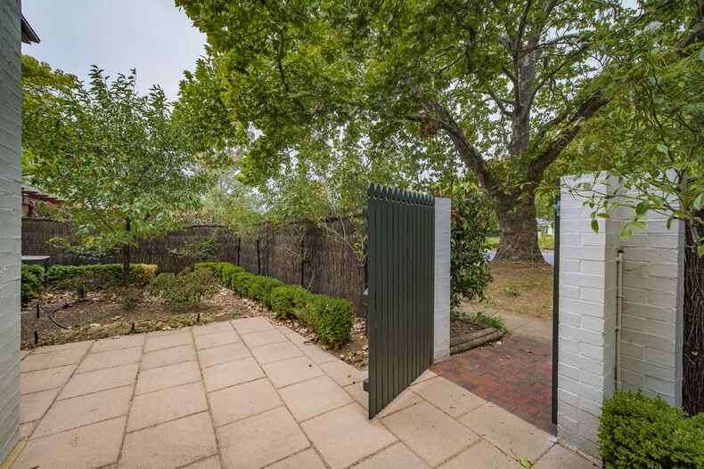 9/37 Dominion Circuit Forrest 9/37 Dominion Circuit Forrest