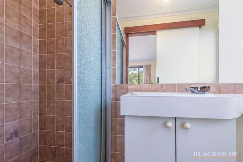 63 MacCallum Circuit Florey