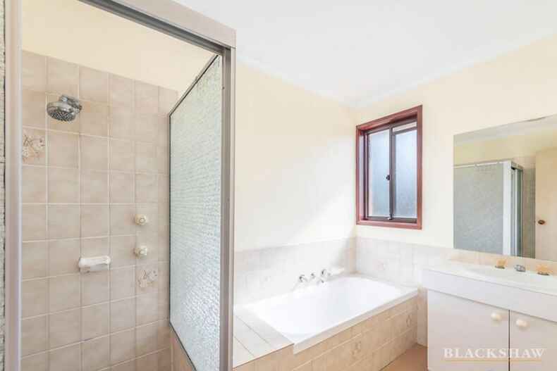 63 MacCallum Circuit Florey