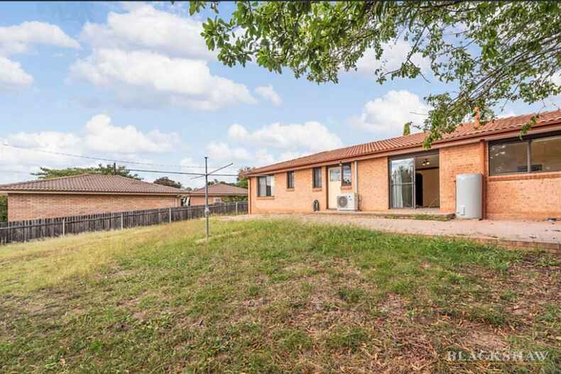 63 MacCallum Circuit Florey