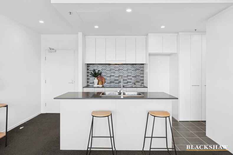 227/7  Irving Street Phillip