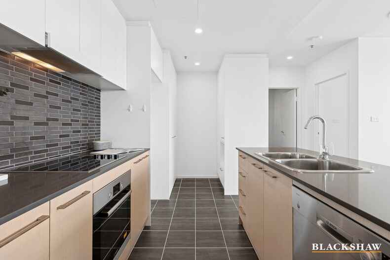 227/7  Irving Street Phillip