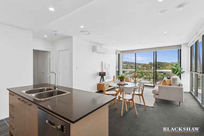227/7  Irving Street Phillip