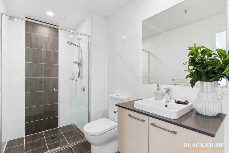 227/7  Irving Street Phillip