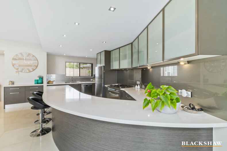 8 Hunter Place Sunshine Bay 8 Hunter Place Sunshine Bay